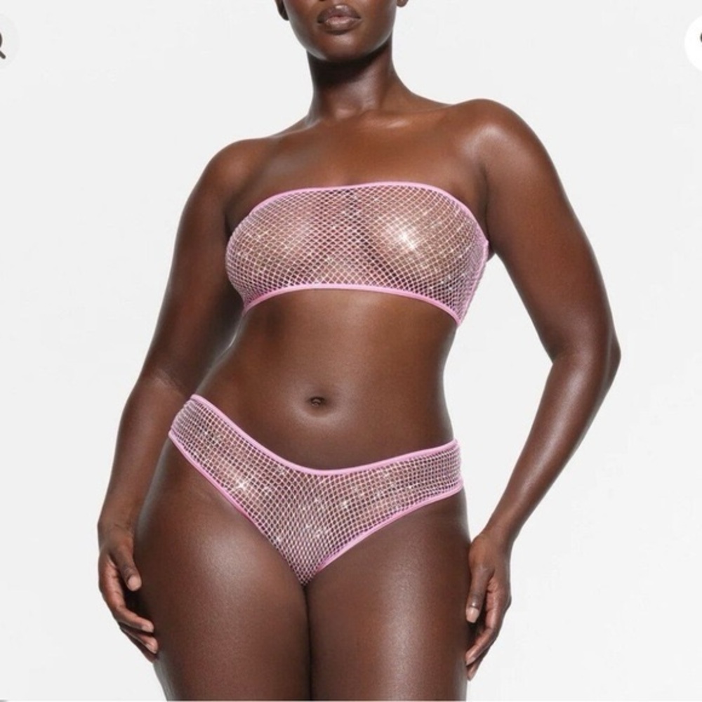 NET SKIMS X SWAROVSKI Stretch Net Bandeau in Bubble Gum Pink